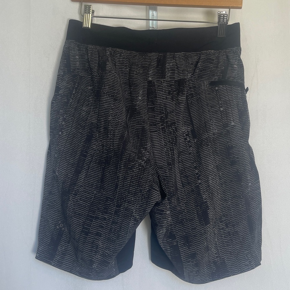 Lululemon T.H.E. Short 9" Size S Linerless in Matchstick Asphalt Grey Black - Picture 4 of 7